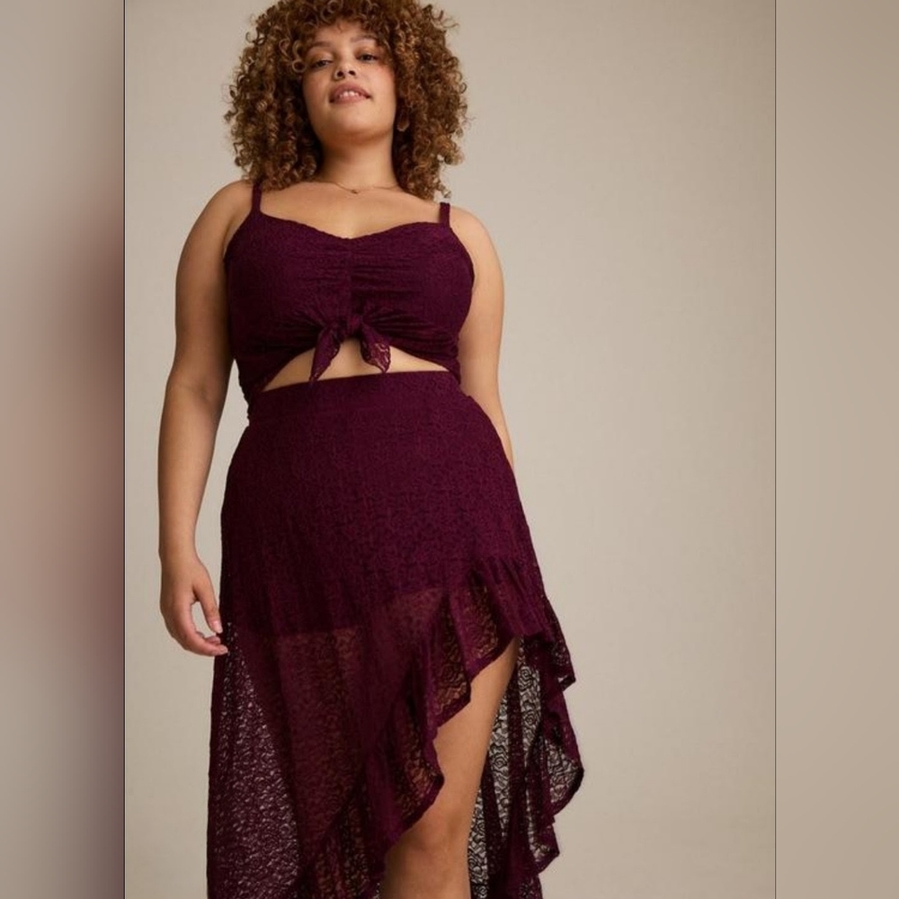 NWT Torrid Asymmetrical Burgundy Lace Skirt 2x